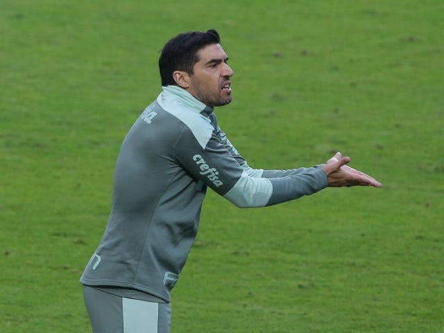 Palmeiras coach Abel Ferreira reacts on May 23, 2021