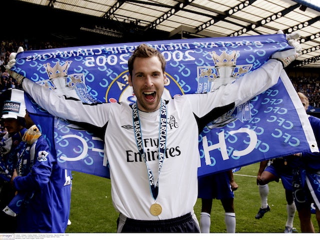 Petr Cech celebrates winning the Premier League with Chelsea in 2005