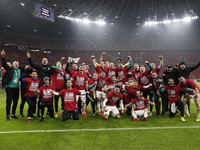 Hungary players celebrate qualifying for Euro 2020 in November 2019