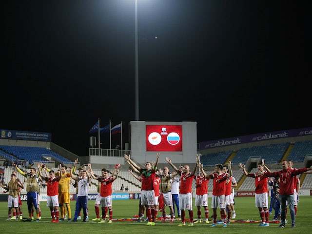Russia players celebrate qualifying for Euro 2020 in October 2019