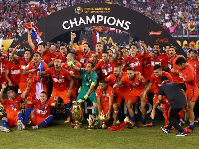 Chile celebrate winning the 2016 Copa America
