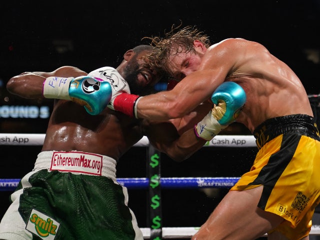 Result: Logan Paul avoids knockout against Floyd Mayweather -