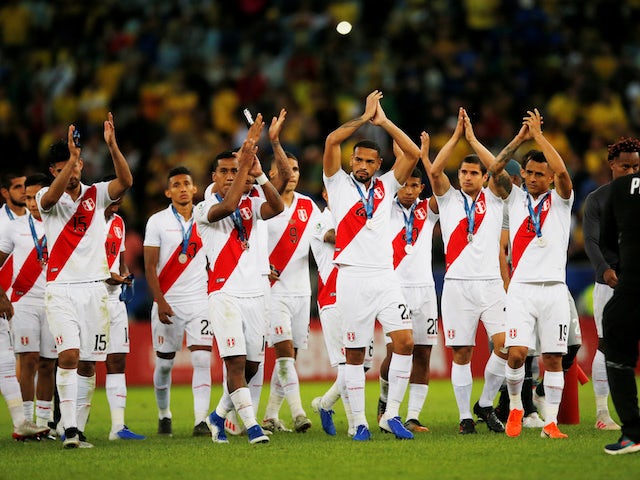 Peru players applaud fans after finishing second at the 2019 Copa America