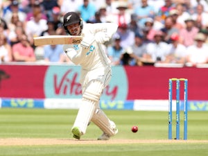 New Zealand steam ahead as England falter in the field