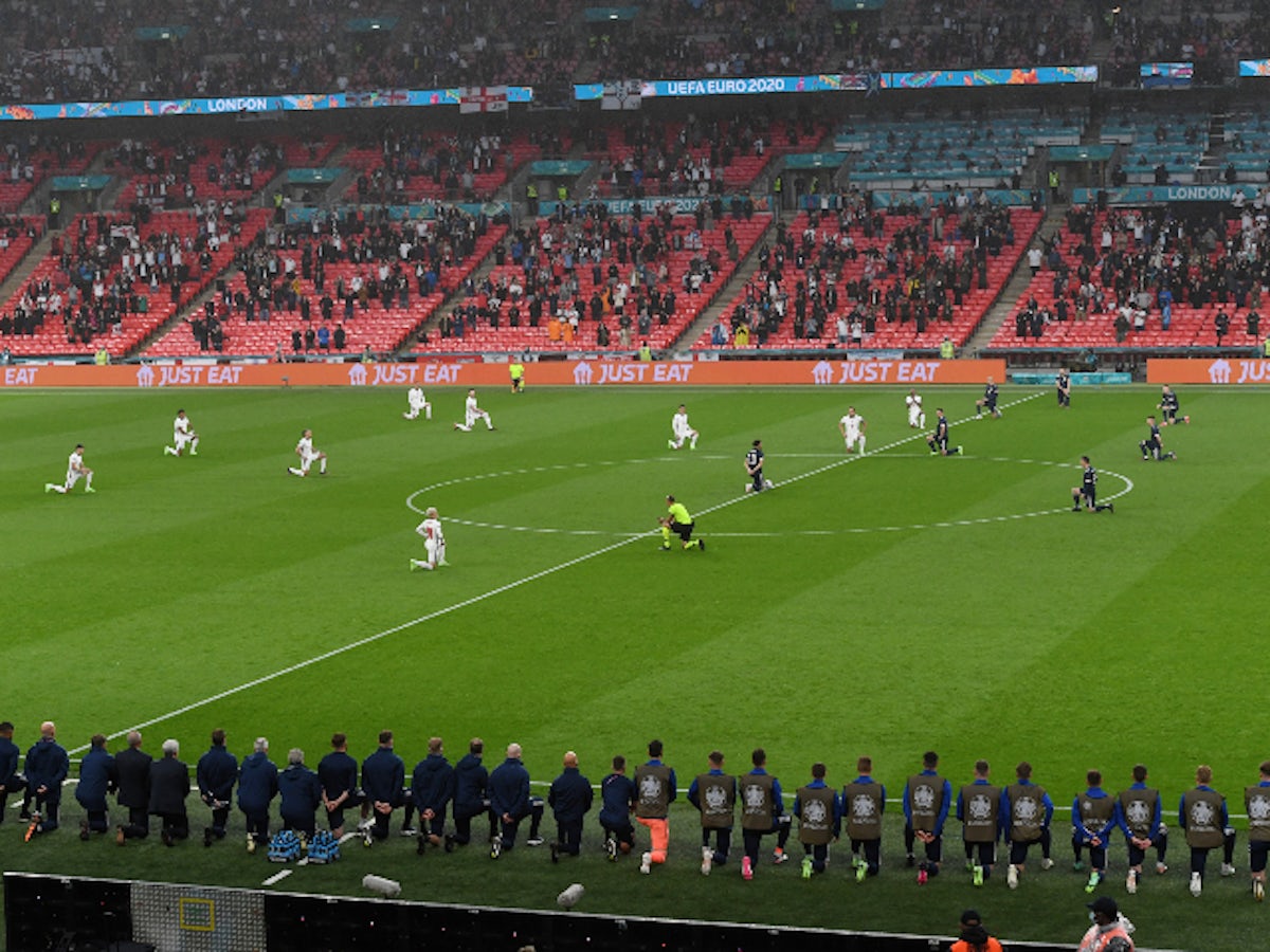 England And Scotland Take The Knee Before Wembley Kickoff Sports Mole