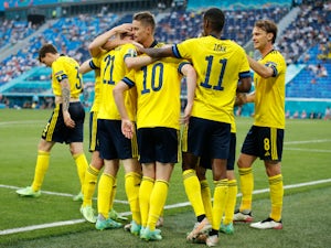 Sweden 3-2 Poland: Swedes top Group E after last-gasp win