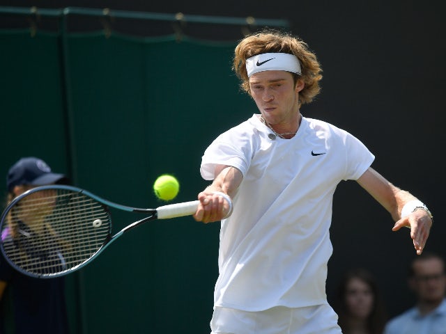 Andrey Rublev prevails against Fabio Fognini in Wimbledon third round