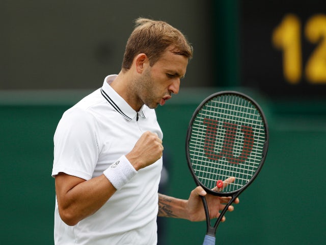 Dan Evans eases into second round at Wimbledon