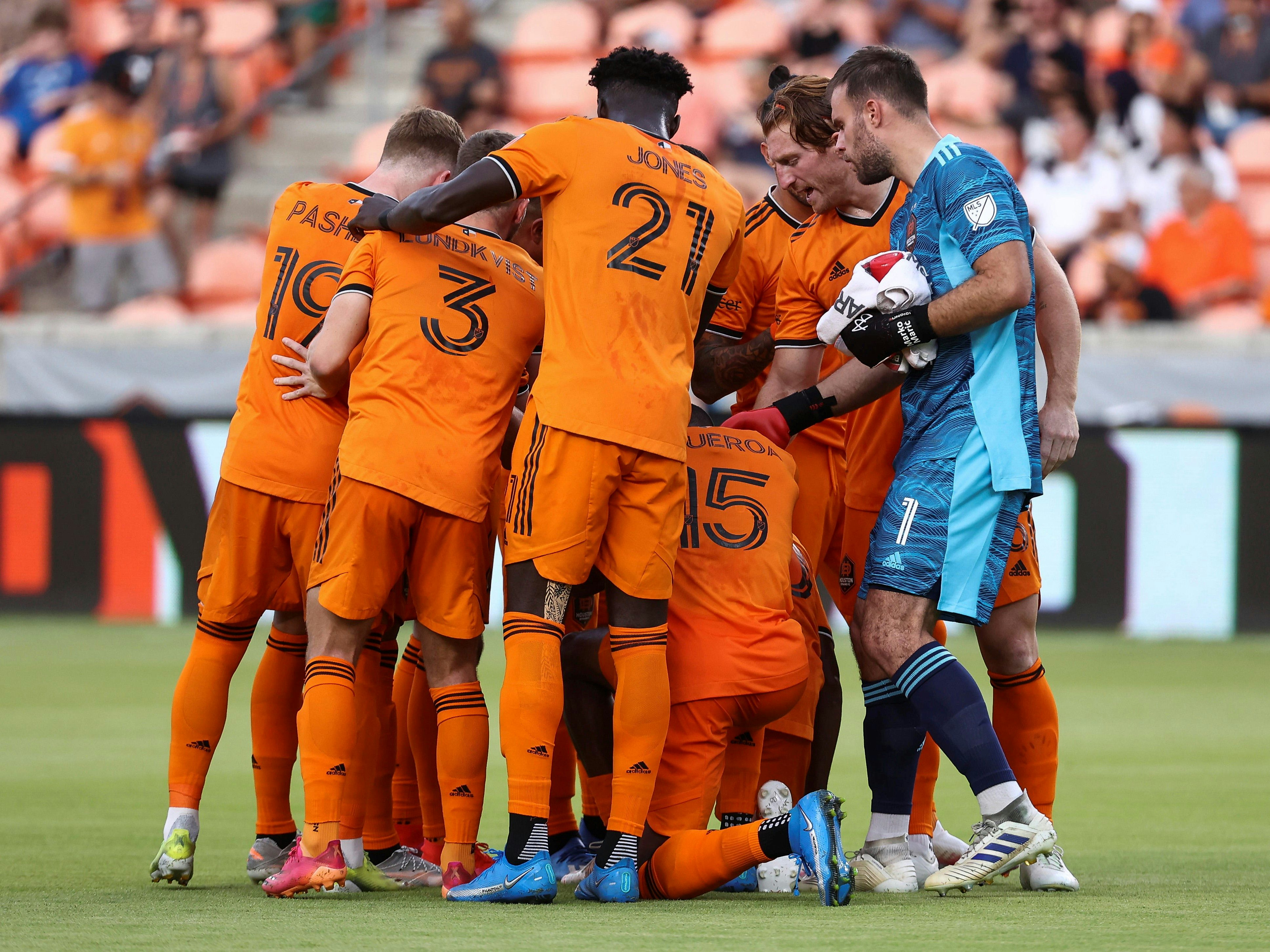 Houston Dynamo FC starting players huddle before the start of the match on June 24, 2021