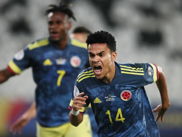 Luis Díaz de Colombia celebra anotando su primer gol el 24 de junio de 2021