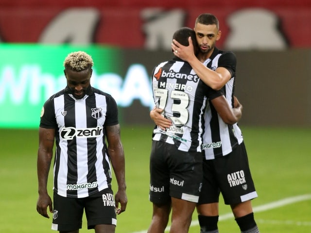 Saulo Mineiro, do Ceará, com os companheiros após a partida de 20 de junho de 2021