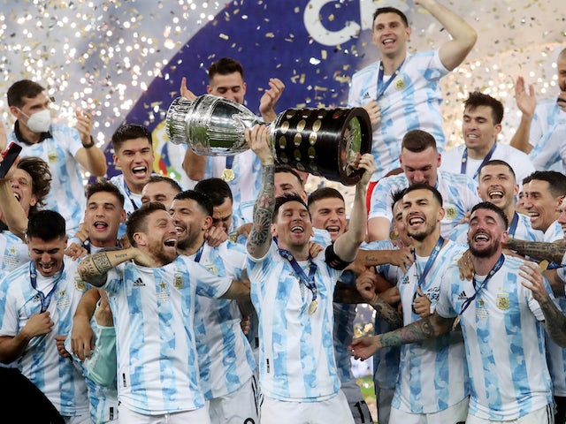 L'Argentin Lionel Messi et ses coéquipiers célèbrent leur victoire en Copa America le 10 juillet 2021