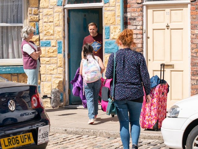 Tyrone and Fiz on the first episode of Coronation Street on August 13, 2021