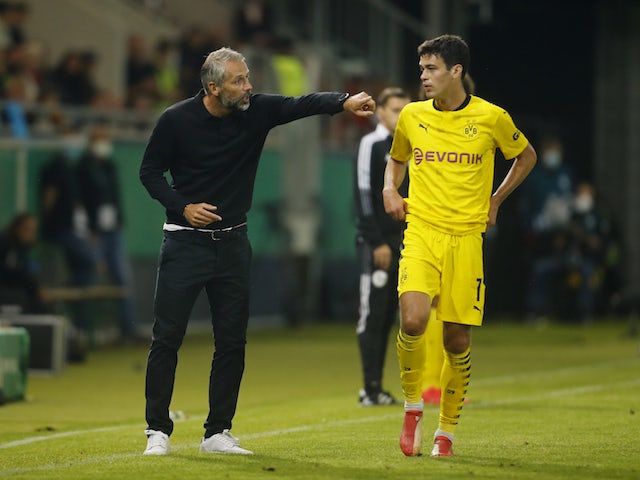  Borussia Dortmund coach Marco Rose and Borussia Dortmund's Giovanni Reyna on August 7, 2021