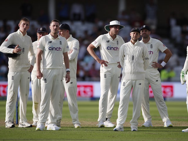 Disappointing day for England's batsmen as India start series in style