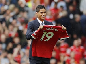 Varane reacts to welcome from Manchester United fans