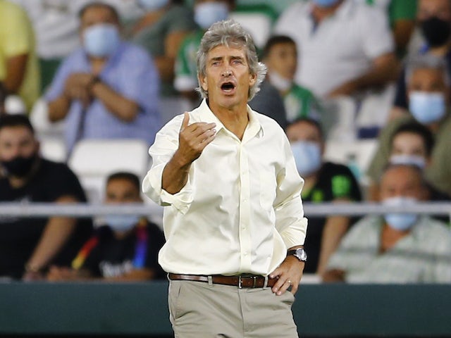 Real Betis coach Manuel Pellegrini gives instructions to his players on August 28, 2021