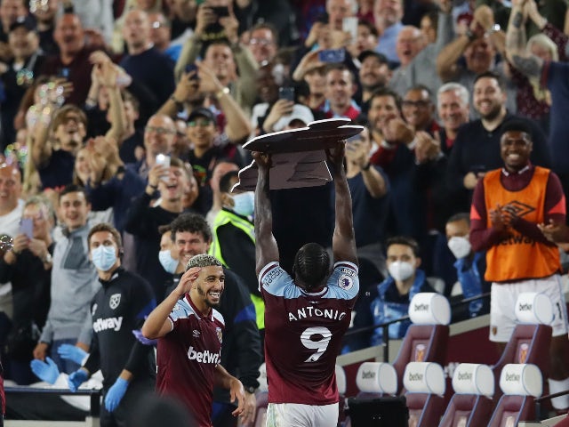 Michail Antonio brace fires him into record books and West Ham top of the league