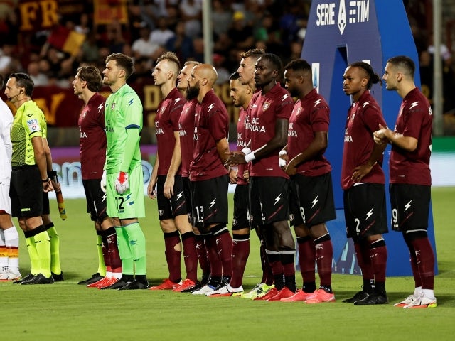 Salernitana players line up before their match against Roma on August 29, 2021