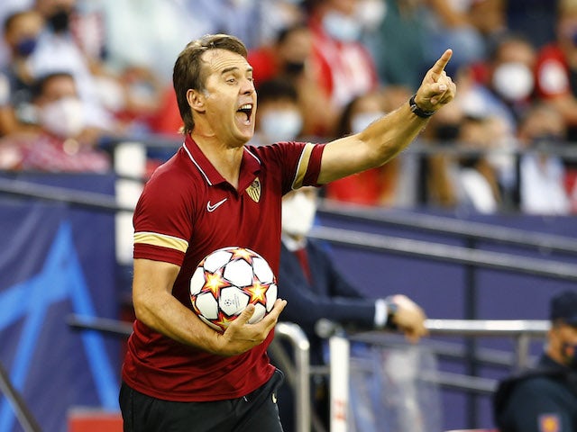 Sevilla coach Julen Lopetegui reacts on September 14, 2021