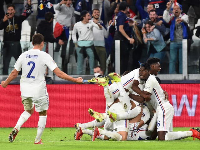 Frankrikes Theo Hernandez feirer sitt tredje mål mot Belgia i UEFA Nations League 7. oktober 2021