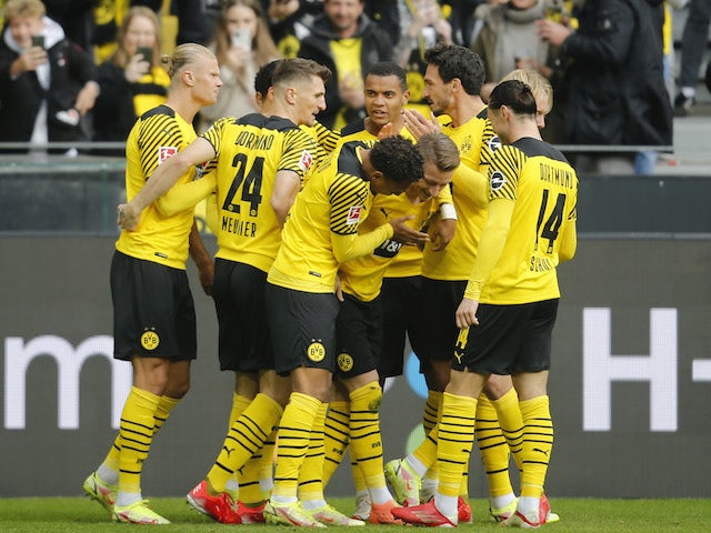 Borussia Dortmund's Marco Reus celebrates scoring their first goal with teammates on October 16, 2021