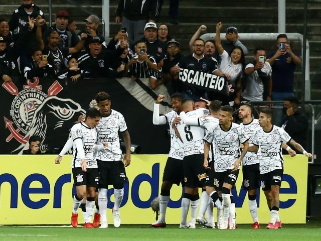 Corinthians' Victor Cantillo celebrates scoring their second goal with teammates on October 6, 2021