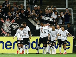 Corinthians' Victor Cantillo celebrates scoring their second goal with teammates on October 6, 2021
