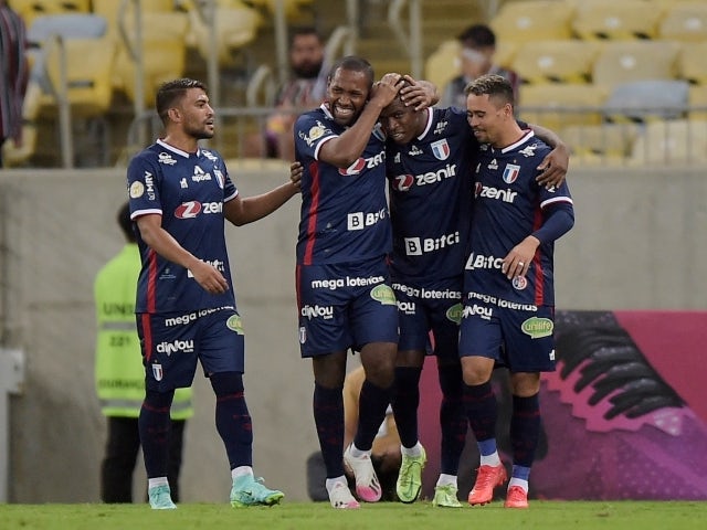 Benevenuto do Fortaleza comemora gol com os companheiros no dia 7 de outubro de 2021