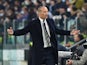 Juventus coach Massimiliano Allegri reacts on October 17, 2021