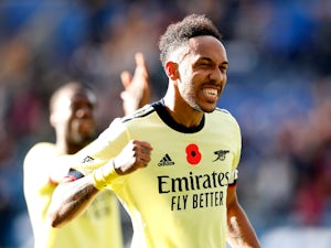 Aubameyang trains with Arsenal after injury scare