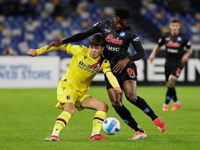 Bologna's Aaron Hickey in action with Napoli's Andre-Frank Zambo Anguissa on October 28, 2021