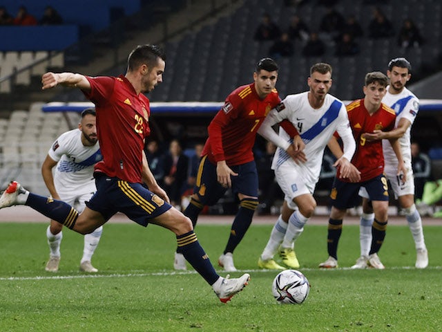 El español Pablo Sarabia anota contra Grecia el 11 de noviembre de 2021