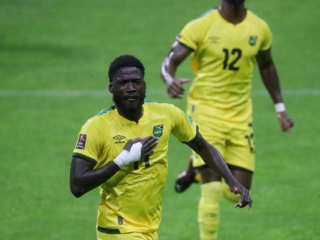 Shamar Nicholson de Jamaica celebra marcar su primer gol contra México el 2 de septiembre de 2021