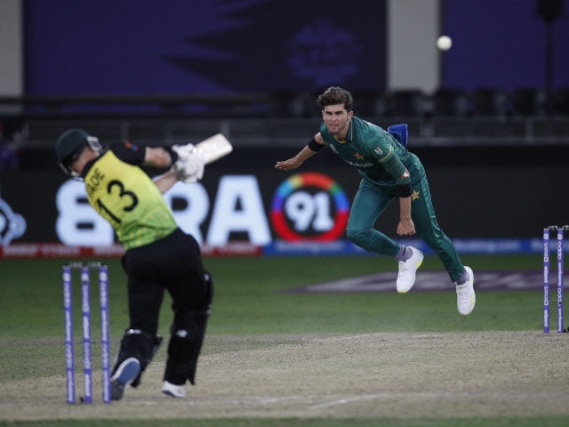 Wade heroics helps Australia beat Pakistan