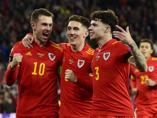 Hráč Walesu Aaron Ramsey slaví 13. listopadu 2021 gól proti Bělorusku