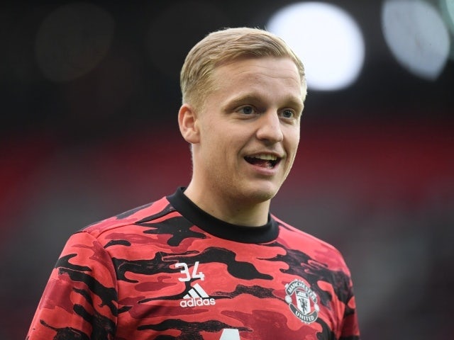 Manchester United's Donny van de Beek during the warm up, May 13, 2021
