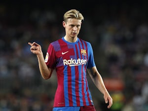 Xavi calls De Jong "the future" at Barcelona amid Man United links