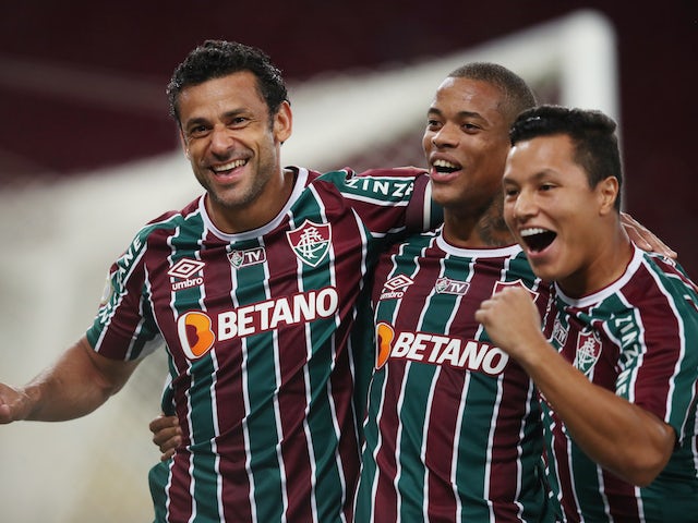 Fred, do Fluminense, comemora seu primeiro gol com os companheiros em 24 de novembro de 2021