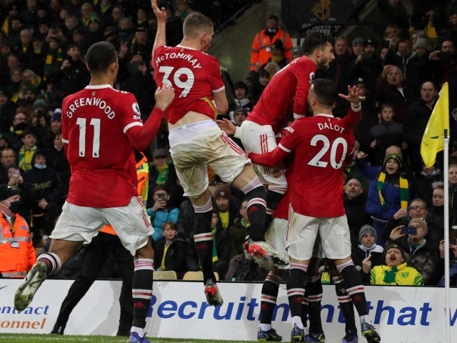 Manchester United players celebrate their first goal scored by Cristiano Ronaldo on 11 November 2021