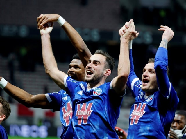 Pemain Strasbourg merayakan setelah pertandingan melawan Nice pada 5 Desember 2021
