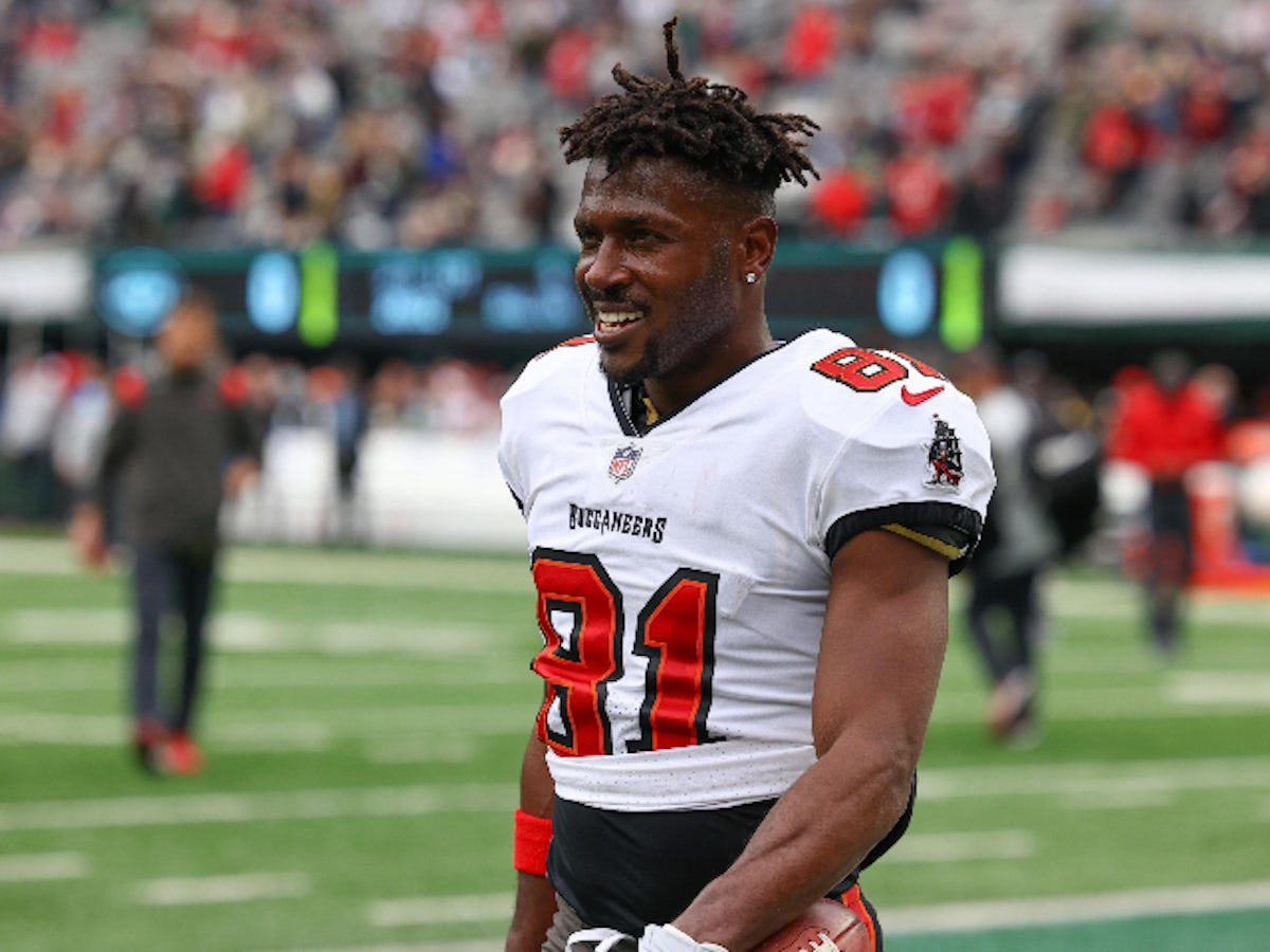 Antonio Brown 'no longer a Buc' after midgame outburst: Coach Arians