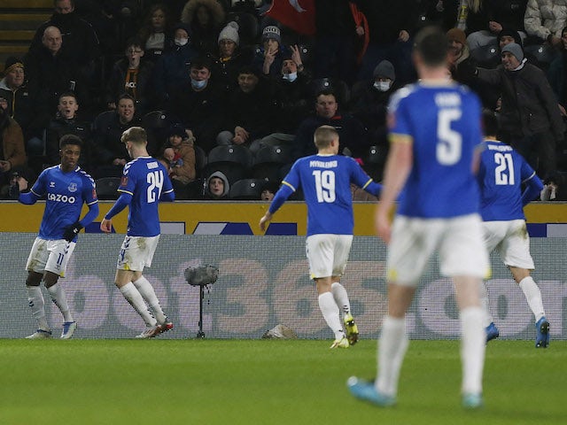 Everton's Demarai Gray celebrates scoring their first goal with Anthony Gordon on January 8, 2022