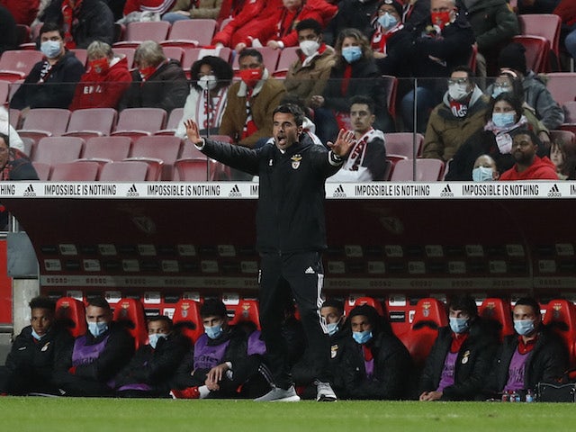 Benfica coach Nelson Verissimo reacts on January 9, 2022
