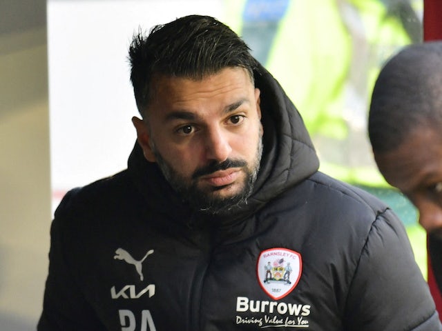 Barnsley manager Poya Asbaghi on January 8, 2022