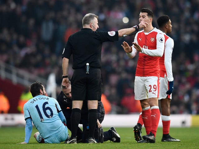 det tvivler jeg på stressende anmodning A closer look at Granit Xhaka's Arsenal red cards - Sports Mole