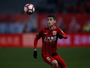 Oscar 'willing to take huge pay cut to join Barcelona'