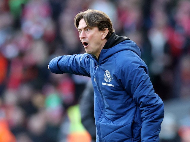Brentford manager Thomas Frank reacts on January 16, 2022