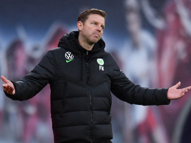 Wolfsburg coach Florian Kohfeldt reacts on January 23, 2022