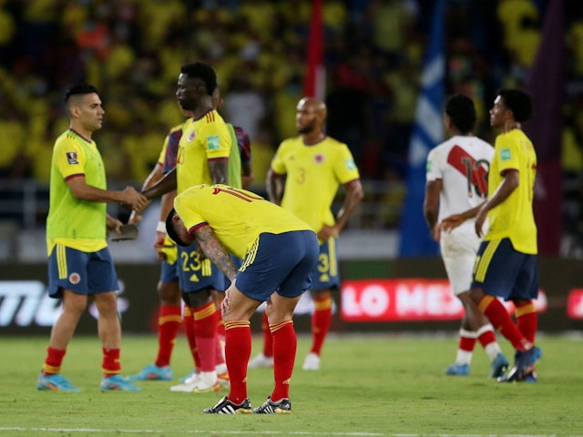 James Rodríguez de Colombia se ve abatido después del partido el 28 de enero de 2022